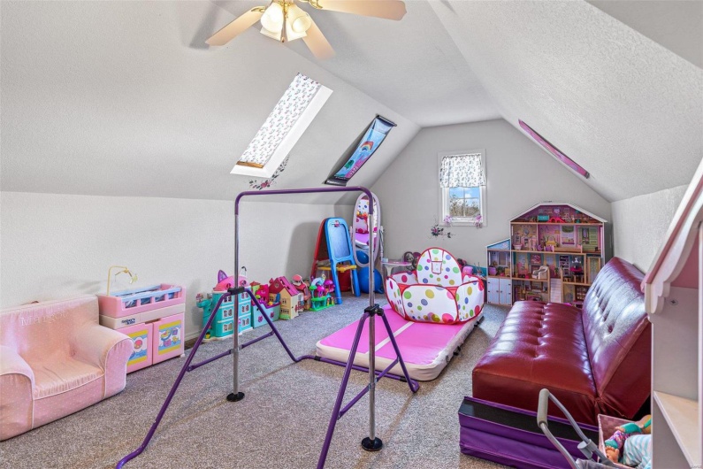 420 Wellington Place, Farmington, Missouri 63640, 5 Bedrooms Bedrooms, 11 Rooms Rooms,3 BathroomsBathrooms,Residential,For Sale,Wellington Place,MAR24067652