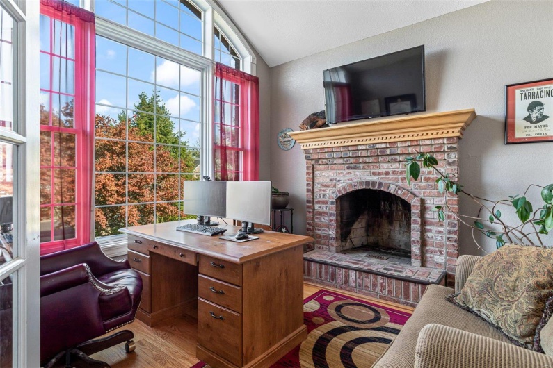 420 Wellington Place, Farmington, Missouri 63640, 5 Bedrooms Bedrooms, 11 Rooms Rooms,3 BathroomsBathrooms,Residential,For Sale,Wellington Place,MAR24067652