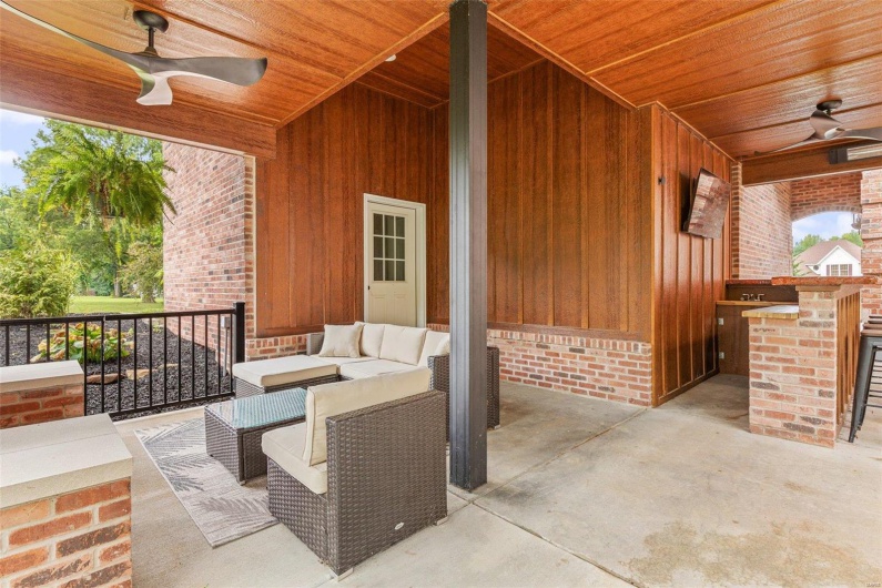420 Wellington Place, Farmington, Missouri 63640, 5 Bedrooms Bedrooms, 11 Rooms Rooms,3 BathroomsBathrooms,Residential,For Sale,Wellington Place,MAR24067652