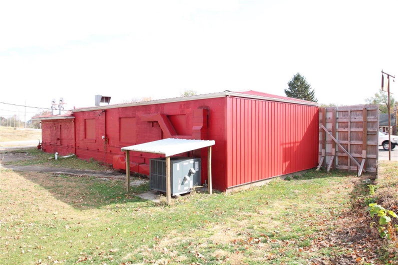 View of outbuilding featuring a yard