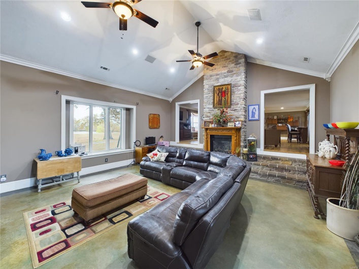 1980 County Road 243, Qulin, Missouri 63961, 4 Bedrooms Bedrooms, 11 Rooms Rooms,3 BathroomsBathrooms,Residential,For Sale,County Road 243,MAR24069537