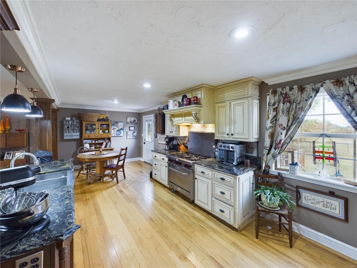 1980 County Road 243, Qulin, Missouri 63961, 4 Bedrooms Bedrooms, 11 Rooms Rooms,3 BathroomsBathrooms,Residential,For Sale,County Road 243,MAR24069537