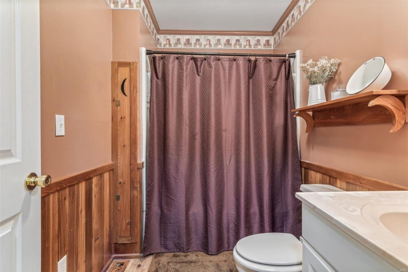 521 Lindsey Lane, Farmington, Missouri 63640, 5 Bedrooms Bedrooms, 17 Rooms Rooms,4 BathroomsBathrooms,Residential,For Sale,Lindsey,MAR24066374