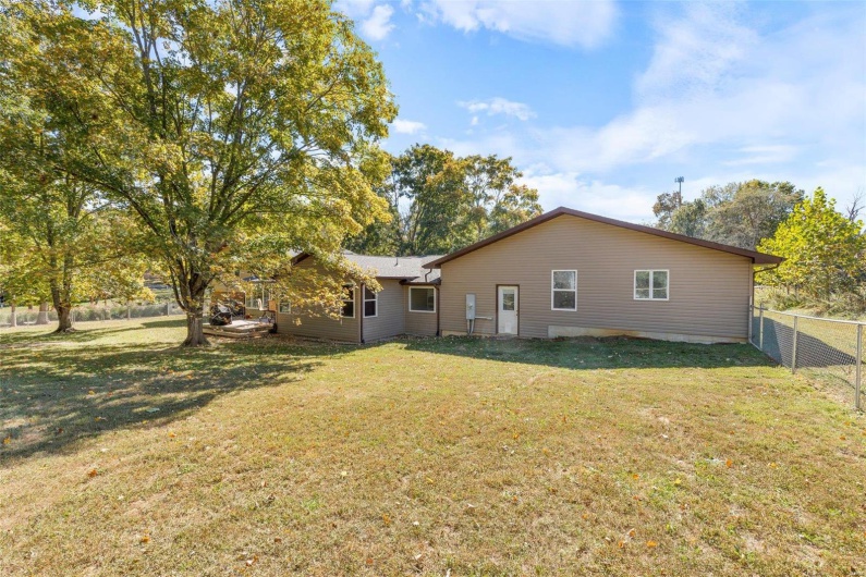 521 Lindsey Lane, Farmington, Missouri 63640, 5 Bedrooms Bedrooms, 17 Rooms Rooms,4 BathroomsBathrooms,Residential,For Sale,Lindsey,MAR24066374