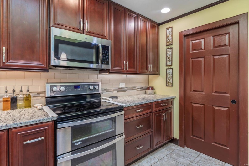 521 Lindsey Lane, Farmington, Missouri 63640, 5 Bedrooms Bedrooms, 17 Rooms Rooms,4 BathroomsBathrooms,Residential,For Sale,Lindsey,MAR24066374