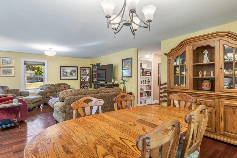 521 Lindsey Lane, Farmington, Missouri 63640, 5 Bedrooms Bedrooms, 17 Rooms Rooms,4 BathroomsBathrooms,Residential,For Sale,Lindsey,MAR24066374