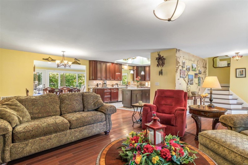 521 Lindsey Lane, Farmington, Missouri 63640, 5 Bedrooms Bedrooms, 17 Rooms Rooms,4 BathroomsBathrooms,Residential,For Sale,Lindsey,MAR24066374
