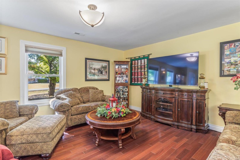 521 Lindsey Lane, Farmington, Missouri 63640, 5 Bedrooms Bedrooms, 17 Rooms Rooms,4 BathroomsBathrooms,Residential,For Sale,Lindsey,MAR24066374