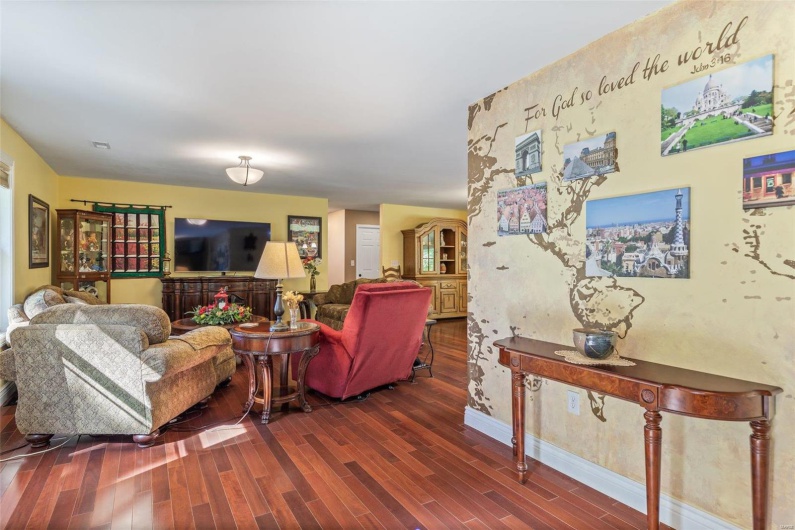 521 Lindsey Lane, Farmington, Missouri 63640, 5 Bedrooms Bedrooms, 17 Rooms Rooms,4 BathroomsBathrooms,Residential,For Sale,Lindsey,MAR24066374