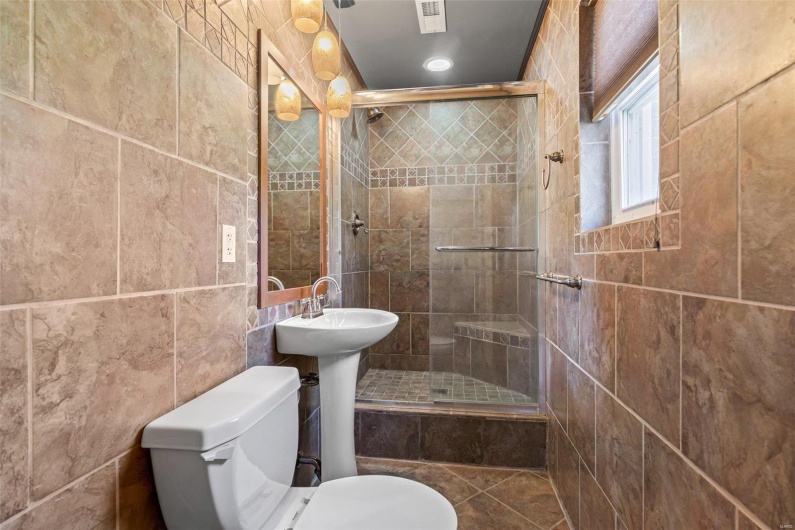 521 Lindsey Lane, Farmington, Missouri 63640, 5 Bedrooms Bedrooms, 17 Rooms Rooms,4 BathroomsBathrooms,Residential,For Sale,Lindsey,MAR24066374