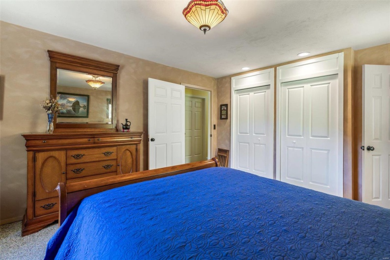 521 Lindsey Lane, Farmington, Missouri 63640, 5 Bedrooms Bedrooms, 17 Rooms Rooms,4 BathroomsBathrooms,Residential,For Sale,Lindsey,MAR24066374