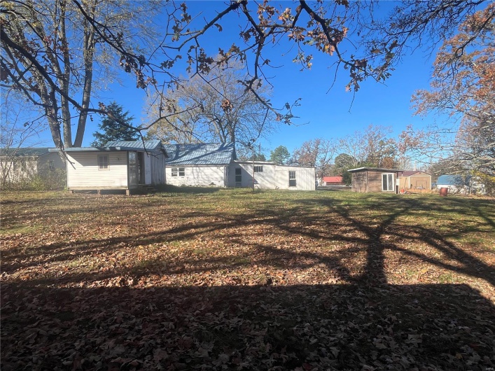View of yard with an outdoor structure