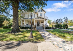 333 Kingshighway Street, Sikeston, Missouri 63801, 4 Bedrooms Bedrooms, 8 Rooms Rooms,2 BathroomsBathrooms,Residential,For Sale,Kingshighway,MAR24071005