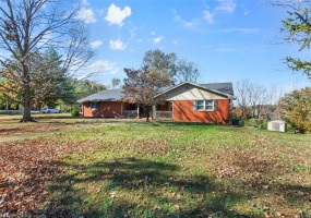 11 Schonhoff, Cape Girardeau, Missouri 63703, 5 Bedrooms Bedrooms, 10 Rooms Rooms,4 BathroomsBathrooms,Residential,For Sale,Schonhoff,MAR24071020