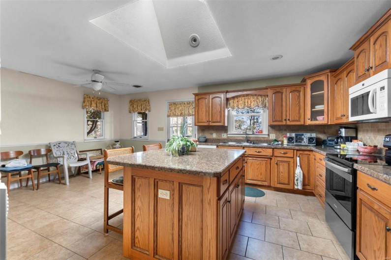 11 Schonhoff, Cape Girardeau, Missouri 63703, 5 Bedrooms Bedrooms, 10 Rooms Rooms,4 BathroomsBathrooms,Residential,For Sale,Schonhoff,MAR24071020
