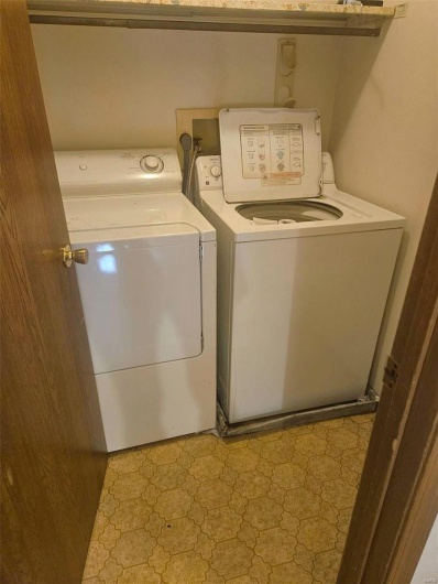 Laundry room with independent washer and dryer