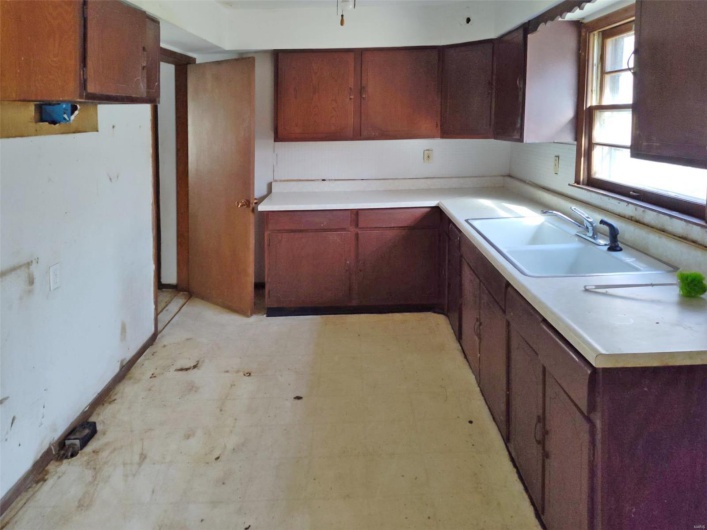 2129 Red Bud Drive, Bonne Terre, Missouri 63628, 4 Bedrooms Bedrooms, 6 Rooms Rooms,2 BathroomsBathrooms,Residential,For Sale,Red Bud,MAR24070781
