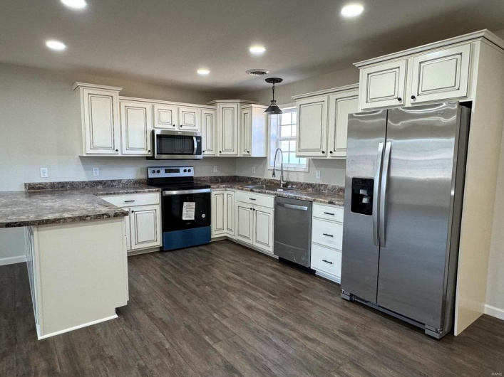 902 C Street, Malden, Missouri 63863, 3 Bedrooms Bedrooms, 6 Rooms Rooms,2 BathroomsBathrooms,Residential,For Sale,C,MAR23068593