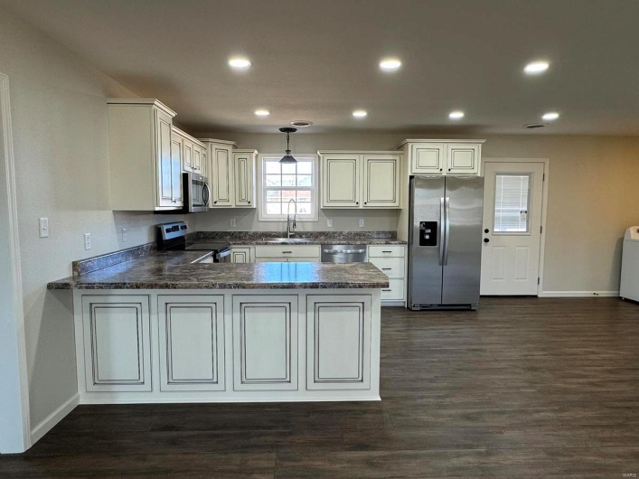 902 C Street, Malden, Missouri 63863, 3 Bedrooms Bedrooms, 6 Rooms Rooms,2 BathroomsBathrooms,Residential,For Sale,C,MAR23068593