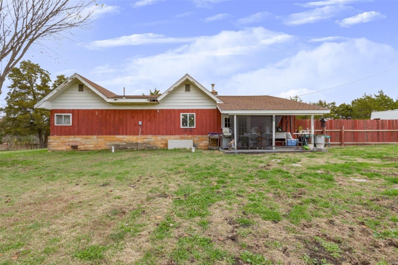 551 State Highway 32, Bismarck, Missouri 63624, 3 Bedrooms Bedrooms, 8 Rooms Rooms,2 BathroomsBathrooms,Farm,For Sale,State Highway 32,MAR24071164
