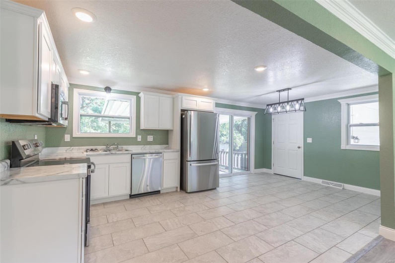 2636 14th, Poplar Bluff, Missouri 63901, 3 Bedrooms Bedrooms, 8 Rooms Rooms,2 BathroomsBathrooms,Residential,For Sale,14th,MAR24052410