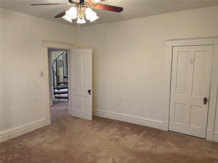 Empty room with carpet flooring and ceiling fan