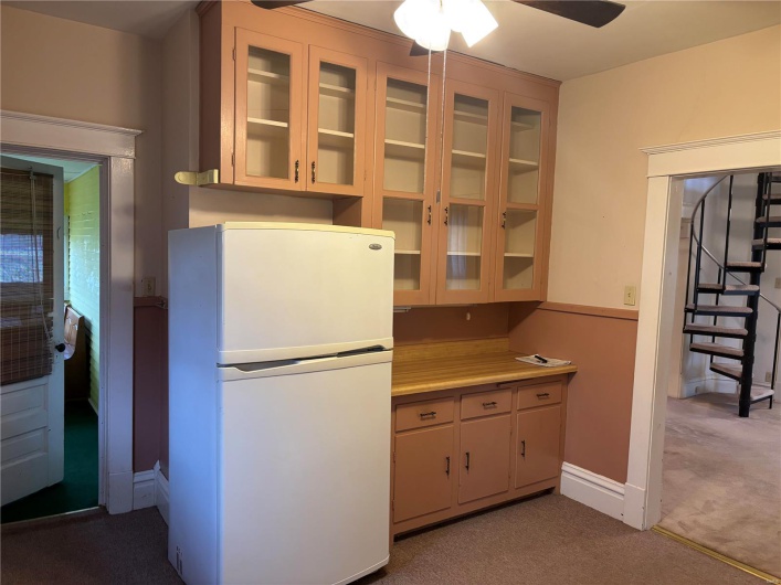 Refrigerator stays 