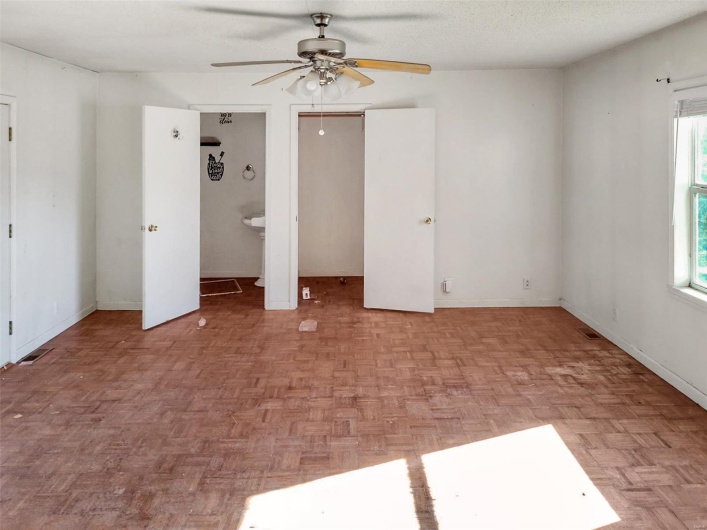 109 Andrea Street, Sikeston, Missouri 63801, 3 Bedrooms Bedrooms, 8 Rooms Rooms,2 BathroomsBathrooms,Residential,For Sale,Andrea,MAR24071384