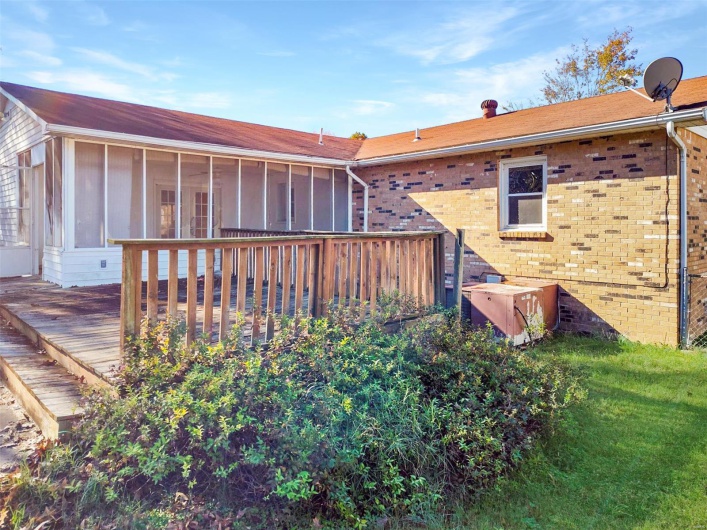 109 Andrea Street, Sikeston, Missouri 63801, 3 Bedrooms Bedrooms, 8 Rooms Rooms,2 BathroomsBathrooms,Residential,For Sale,Andrea,MAR24071384