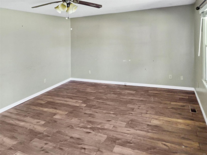 109 Andrea Street, Sikeston, Missouri 63801, 3 Bedrooms Bedrooms, 8 Rooms Rooms,2 BathroomsBathrooms,Residential,For Sale,Andrea,MAR24071384