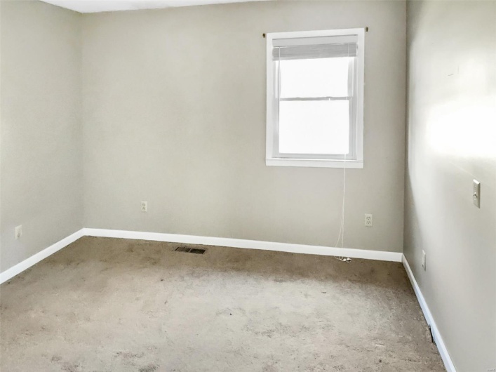 109 Andrea Street, Sikeston, Missouri 63801, 3 Bedrooms Bedrooms, 8 Rooms Rooms,2 BathroomsBathrooms,Residential,For Sale,Andrea,MAR24071384