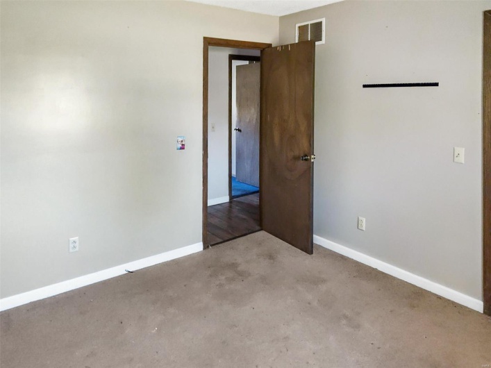 109 Andrea Street, Sikeston, Missouri 63801, 3 Bedrooms Bedrooms, 8 Rooms Rooms,2 BathroomsBathrooms,Residential,For Sale,Andrea,MAR24071384