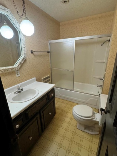 15164 Orchard Lake Drive, Dexter, Missouri 63841, 4 Bedrooms Bedrooms, 9 Rooms Rooms,3 BathroomsBathrooms,Residential,For Sale,Orchard Lake,MAR24052564