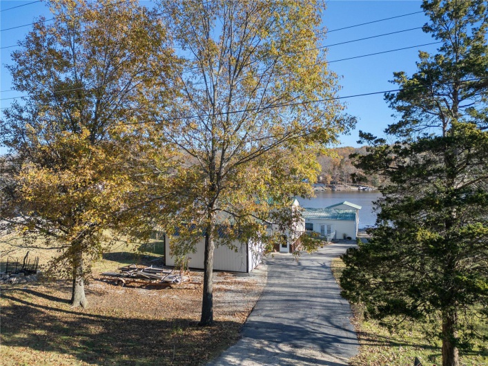 9136 Beach Drive, French Village, Missouri 63036, 4 Bedrooms Bedrooms, 8 Rooms Rooms,3 BathroomsBathrooms,Residential,For Sale,Beach,MAR24071110