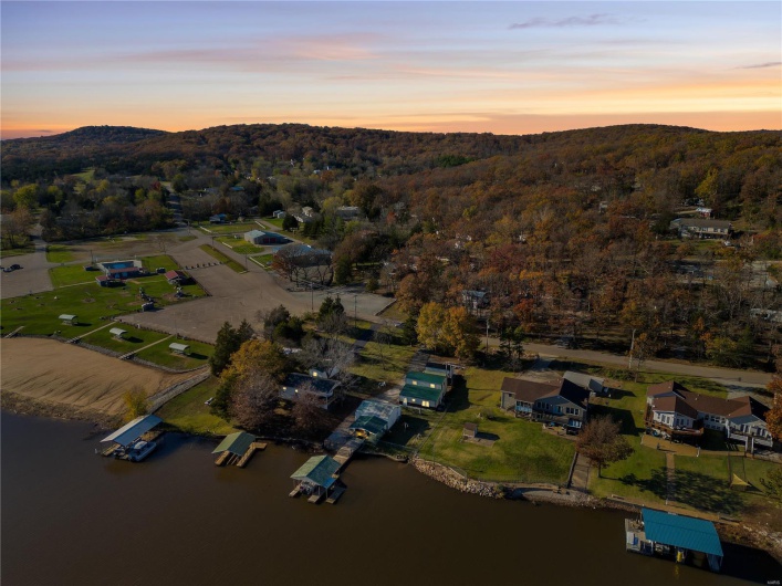 9136 Beach Drive, French Village, Missouri 63036, 4 Bedrooms Bedrooms, 8 Rooms Rooms,3 BathroomsBathrooms,Residential,For Sale,Beach,MAR24071110