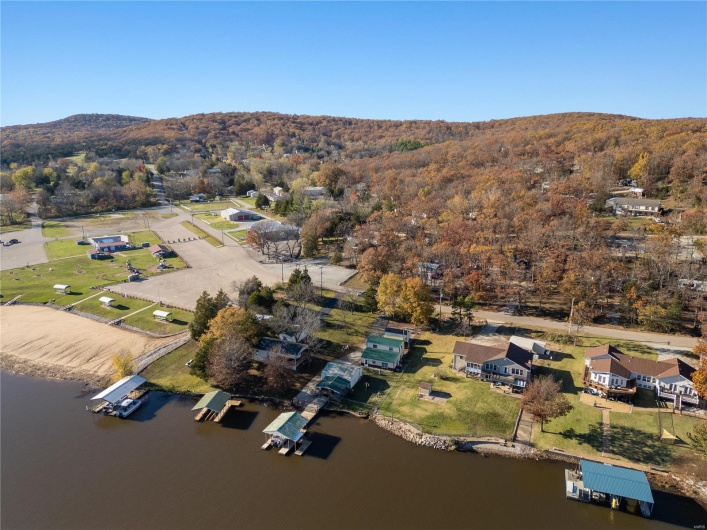 9136 Beach Drive, French Village, Missouri 63036, 4 Bedrooms Bedrooms, 8 Rooms Rooms,3 BathroomsBathrooms,Residential,For Sale,Beach,MAR24071110