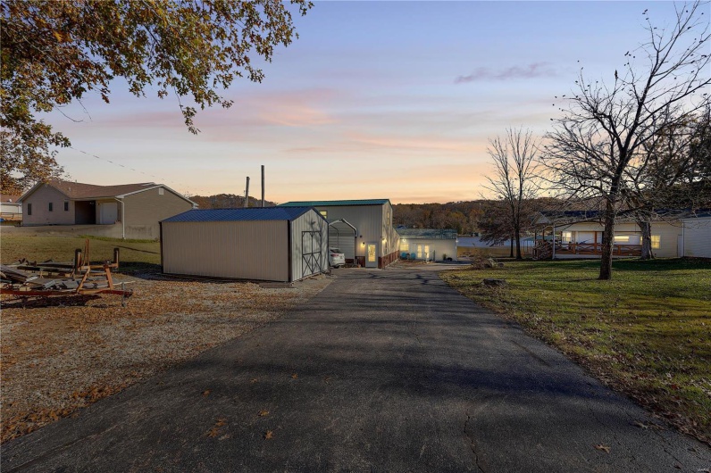 9136 Beach Drive, French Village, Missouri 63036, 4 Bedrooms Bedrooms, 8 Rooms Rooms,3 BathroomsBathrooms,Residential,For Sale,Beach,MAR24071110