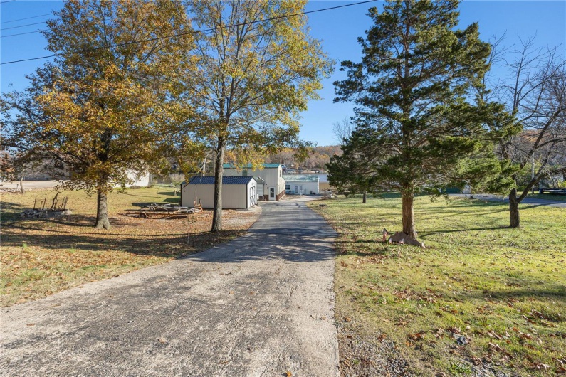 9136 Beach Drive, French Village, Missouri 63036, 4 Bedrooms Bedrooms, 8 Rooms Rooms,3 BathroomsBathrooms,Residential,For Sale,Beach,MAR24071110