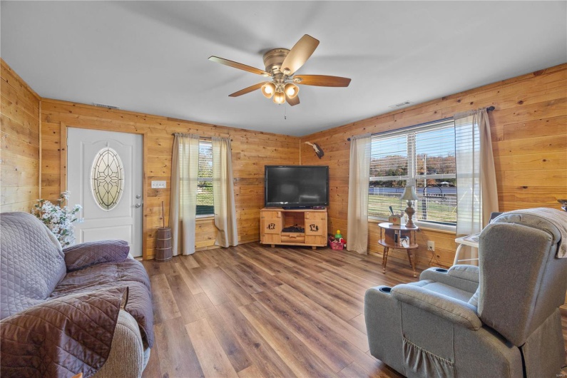 9136 Beach Drive, French Village, Missouri 63036, 4 Bedrooms Bedrooms, 8 Rooms Rooms,3 BathroomsBathrooms,Residential,For Sale,Beach,MAR24071110