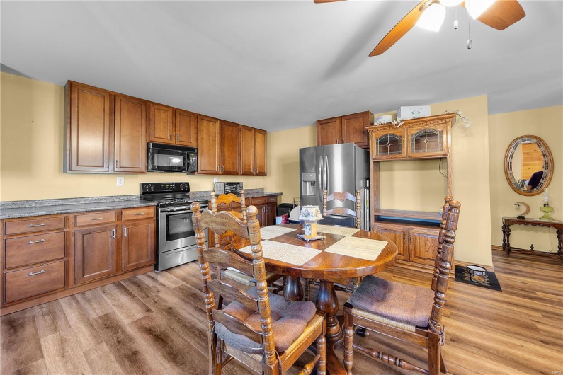 9136 Beach Drive, French Village, Missouri 63036, 4 Bedrooms Bedrooms, 8 Rooms Rooms,3 BathroomsBathrooms,Residential,For Sale,Beach,MAR24071110