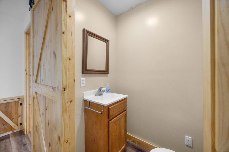 9136 Beach Drive, French Village, Missouri 63036, 4 Bedrooms Bedrooms, 8 Rooms Rooms,3 BathroomsBathrooms,Residential,For Sale,Beach,MAR24071110