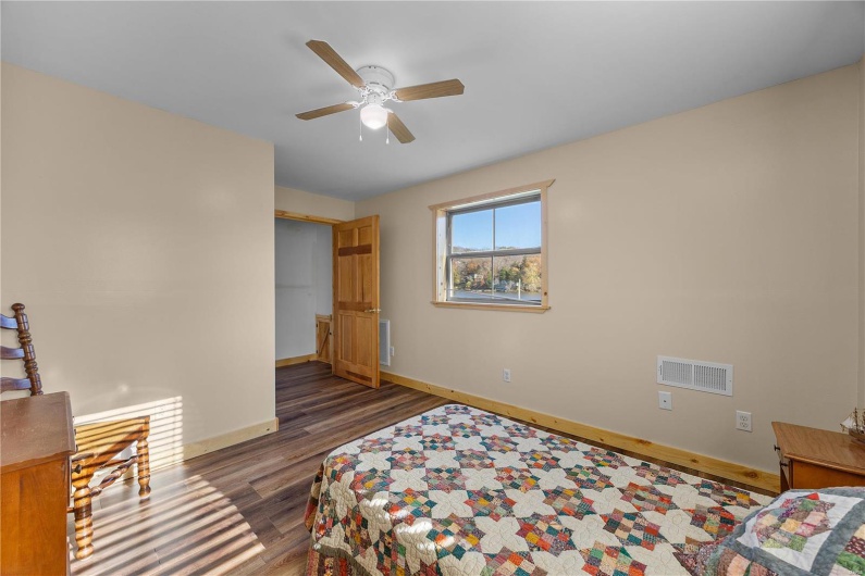 9136 Beach Drive, French Village, Missouri 63036, 4 Bedrooms Bedrooms, 8 Rooms Rooms,3 BathroomsBathrooms,Residential,For Sale,Beach,MAR24071110