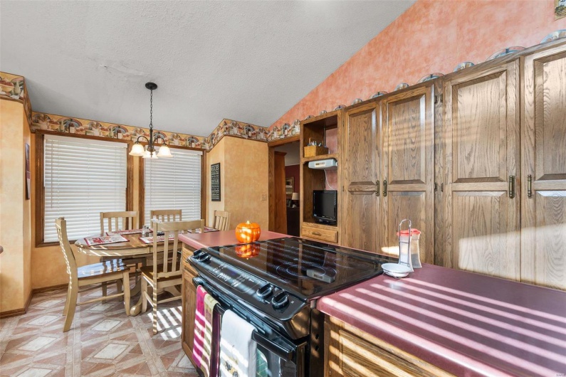 2230 Kent Drive, Cape Girardeau, Missouri 63701, 3 Bedrooms Bedrooms, 8 Rooms Rooms,3 BathroomsBathrooms,Residential,For Sale,Kent,MAR24070301