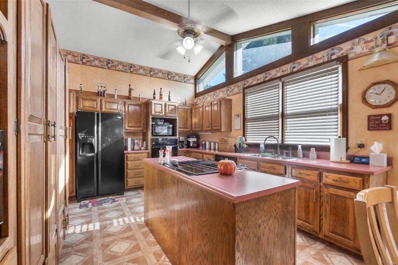 2230 Kent Drive, Cape Girardeau, Missouri 63701, 3 Bedrooms Bedrooms, 8 Rooms Rooms,3 BathroomsBathrooms,Residential,For Sale,Kent,MAR24070301