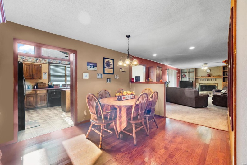 2230 Kent Drive, Cape Girardeau, Missouri 63701, 3 Bedrooms Bedrooms, 8 Rooms Rooms,3 BathroomsBathrooms,Residential,For Sale,Kent,MAR24070301
