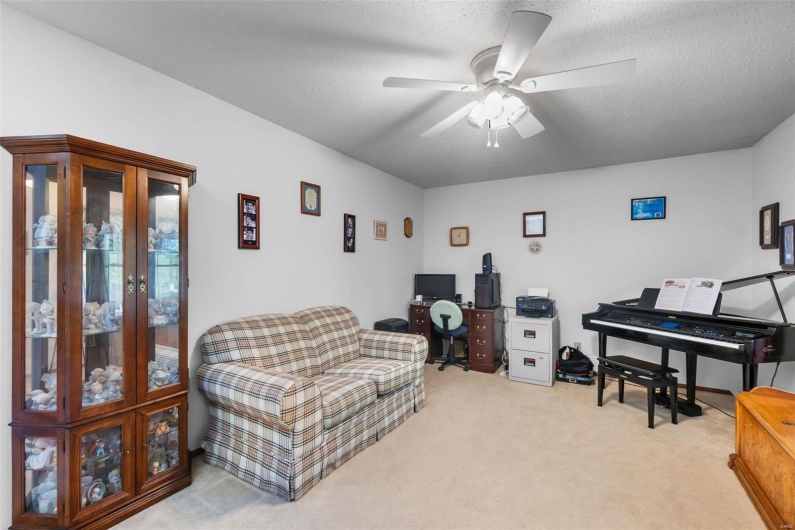 2230 Kent Drive, Cape Girardeau, Missouri 63701, 3 Bedrooms Bedrooms, 8 Rooms Rooms,3 BathroomsBathrooms,Residential,For Sale,Kent,MAR24070301