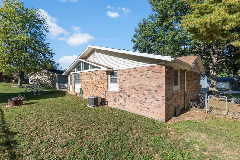 2230 Kent Drive, Cape Girardeau, Missouri 63701, 3 Bedrooms Bedrooms, 8 Rooms Rooms,3 BathroomsBathrooms,Residential,For Sale,Kent,MAR24070301