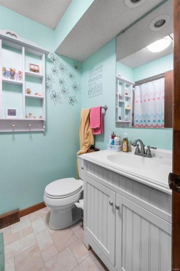 2230 Kent Drive, Cape Girardeau, Missouri 63701, 3 Bedrooms Bedrooms, 8 Rooms Rooms,3 BathroomsBathrooms,Residential,For Sale,Kent,MAR24070301