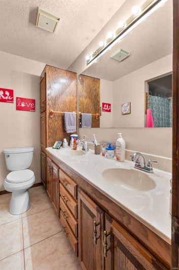 2230 Kent Drive, Cape Girardeau, Missouri 63701, 3 Bedrooms Bedrooms, 8 Rooms Rooms,3 BathroomsBathrooms,Residential,For Sale,Kent,MAR24070301