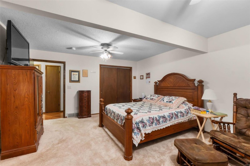 2230 Kent Drive, Cape Girardeau, Missouri 63701, 3 Bedrooms Bedrooms, 8 Rooms Rooms,3 BathroomsBathrooms,Residential,For Sale,Kent,MAR24070301